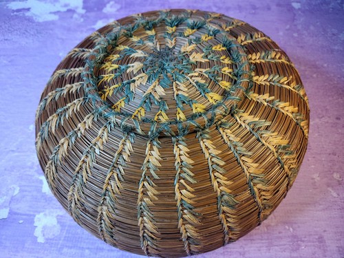 Hand Woven Basket Lid Multicolored Boho Snake Charmer Pine Needles Grass Vintage - Picture 7 of 9