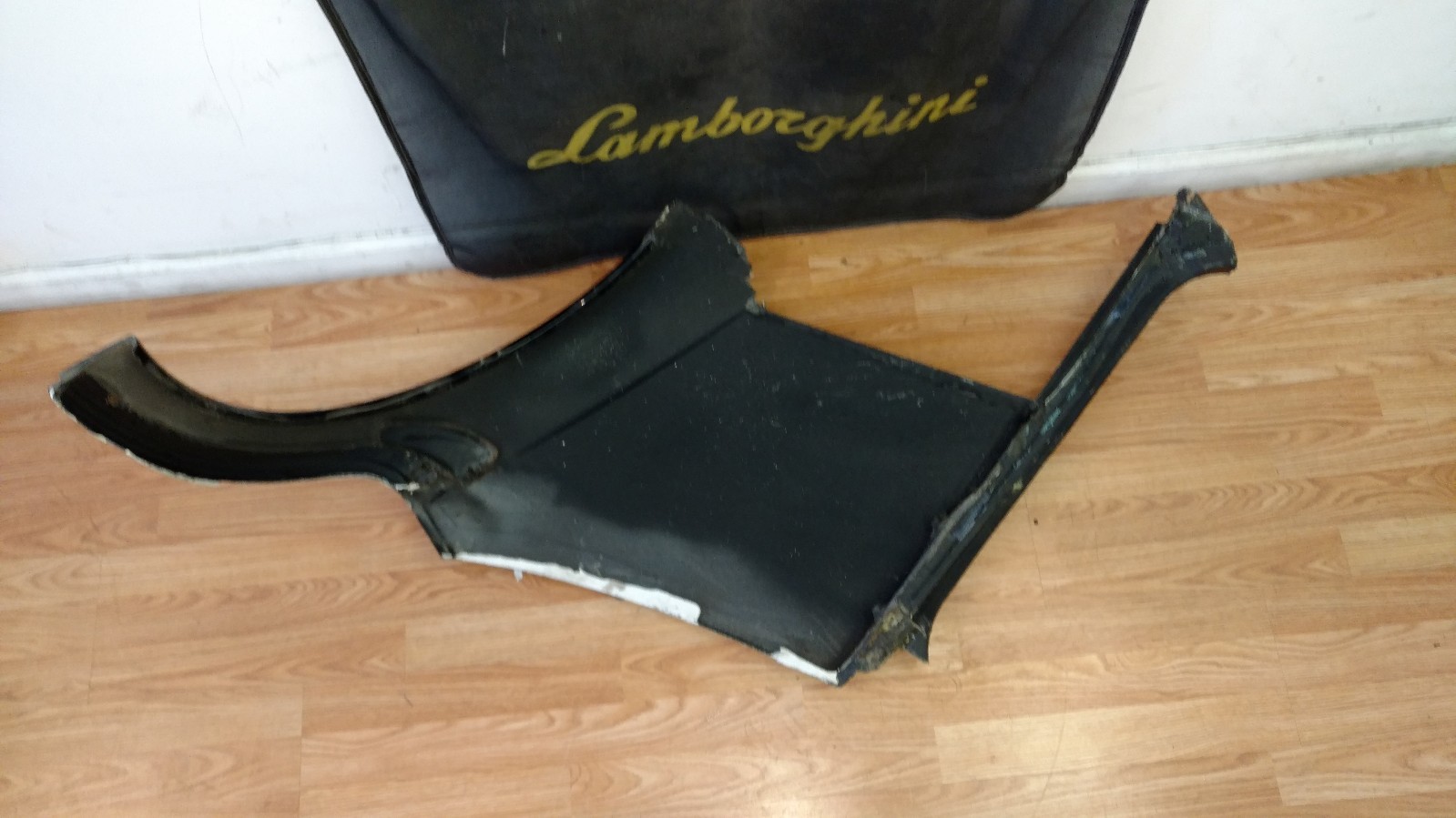 LAMBORGHINI MURCIELAGO FRONT RIGHT PASSENGER SIDE FENDER OEM 410821022