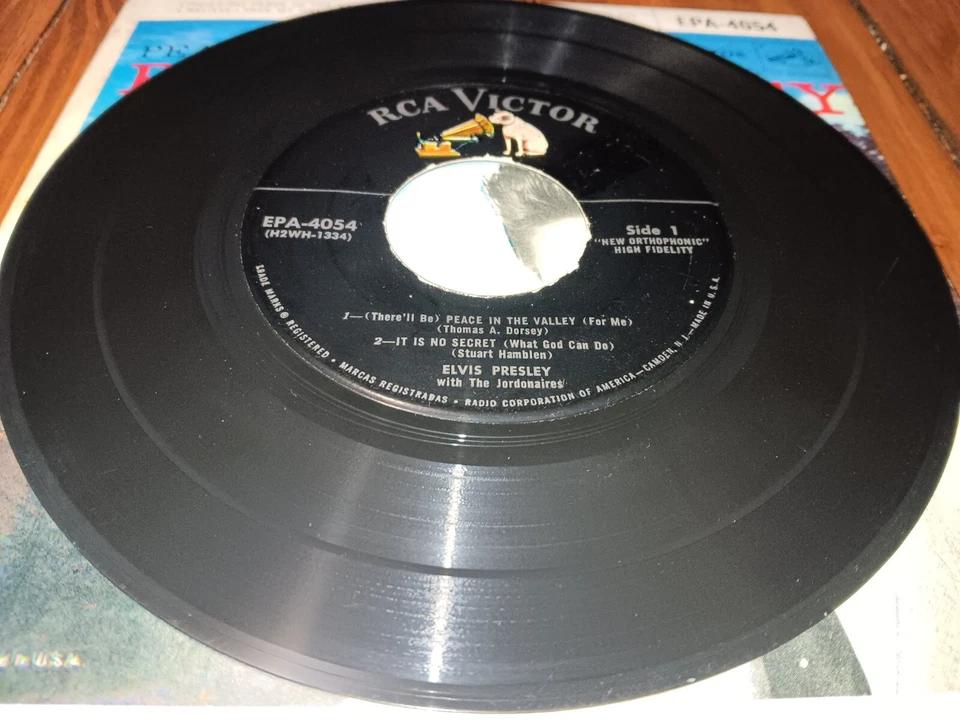 Elvis Presley Peace In The Valley / It Is No Secret / I Believe / Take My 7" EP Foto 2 de 4