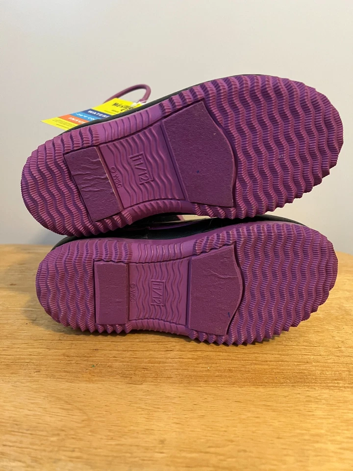 Kid's Girls Western Chief Black/Purple Daisy Neoprene Waterproof Rainboots 11/12 - Image 4 of 4
