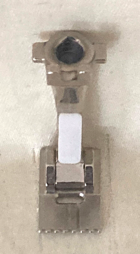 BERNINA 7 GROOVE PINTUCK FOOT No 028 + TWIN NEEDLE - FOR MODELS 600, 700 AND 800 - Picture 7 of 8
