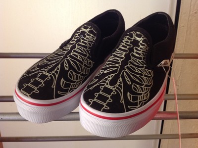 vans slip on skeleton
