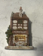 The Trafalgar Bar vintage England Cottage 5” Tall The Leonardo Collection Rare