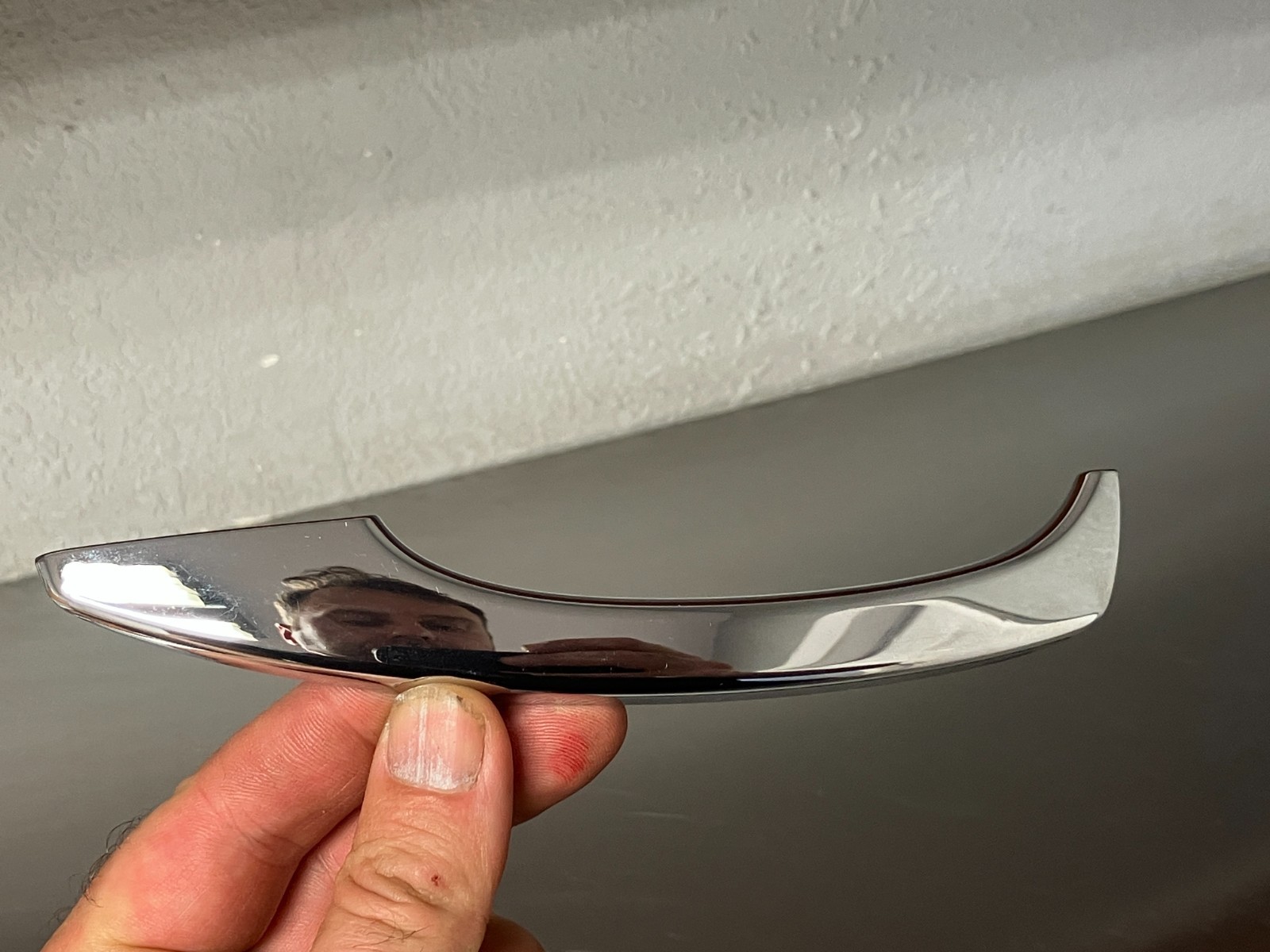 2016-2019 bentley bentayga driver left side upper chrome door handle molding