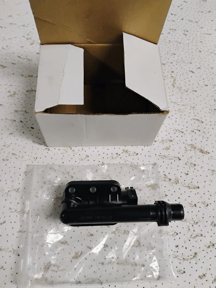 Automatic Transmission Oil Cooler Thermostat - 2004-2005 BMW 545i Base 4.4L V8 - Image 4 of 4