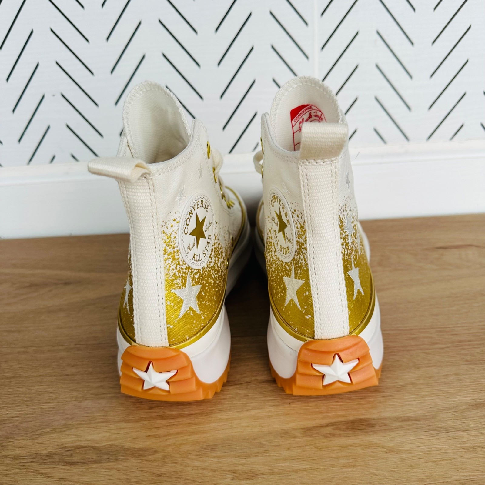 ⭐Converse Run Star Hike Hi Men Shoes Sz 6 Gold Embroidered Stars Sneaker A12900C thumbnail 4