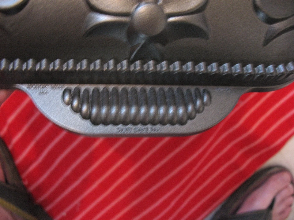 Nordic Ware DAISY FLOWER PASTEL SARTÉN antiadherente 10 tazas aluminio fundido EE. UU. 9 x 11" Foto 4 de 4