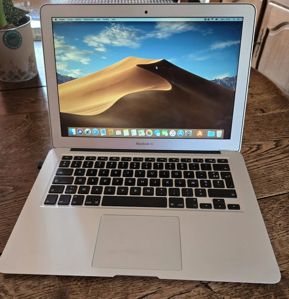 Apple MacBook Air 13" · i5 5th gen 1.8 GHz · 4GB · 250GB, photo 1 sur 5