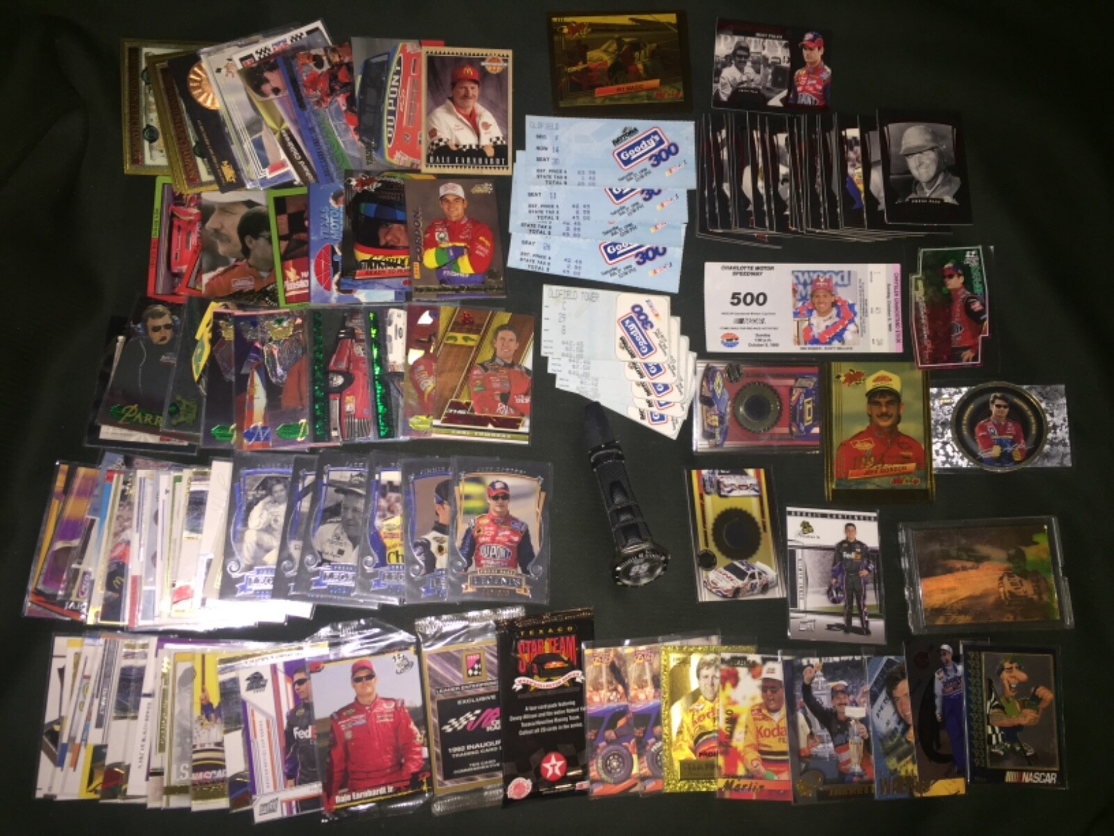 много карт NASCAR Lot Watch Knife