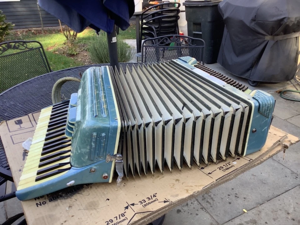 Аккордеон Crucianelli сделан в Кастельфидардо Италия - Изображение 2 из 4