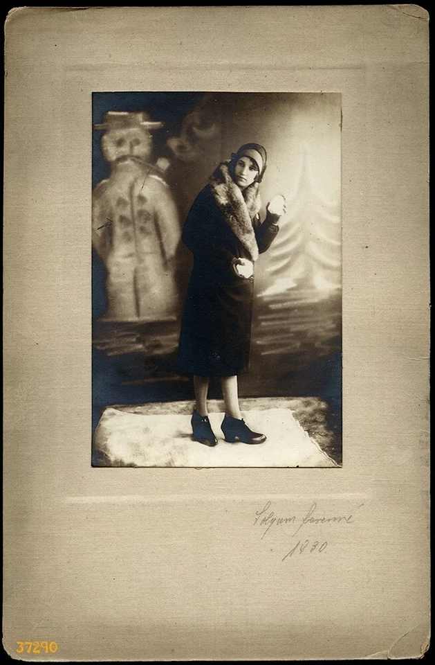 Fotografía vintage bellas artes en cartón, mujer con bolas de nieve, muñeco de nieve con pipa, unu Foto 2 de 4