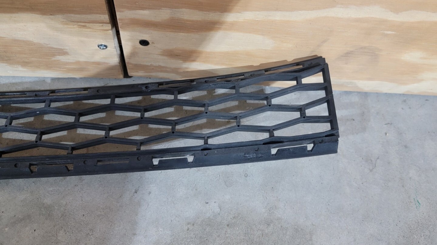 2014 2015 2016 2017 Maserati Ghibli Front Bumper Lower Grille OEM 670010773