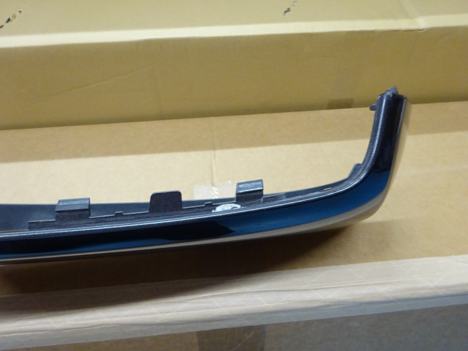 ROLLS ROYCE CULINAN -  UPPER GRILLE TRIM PANEL
