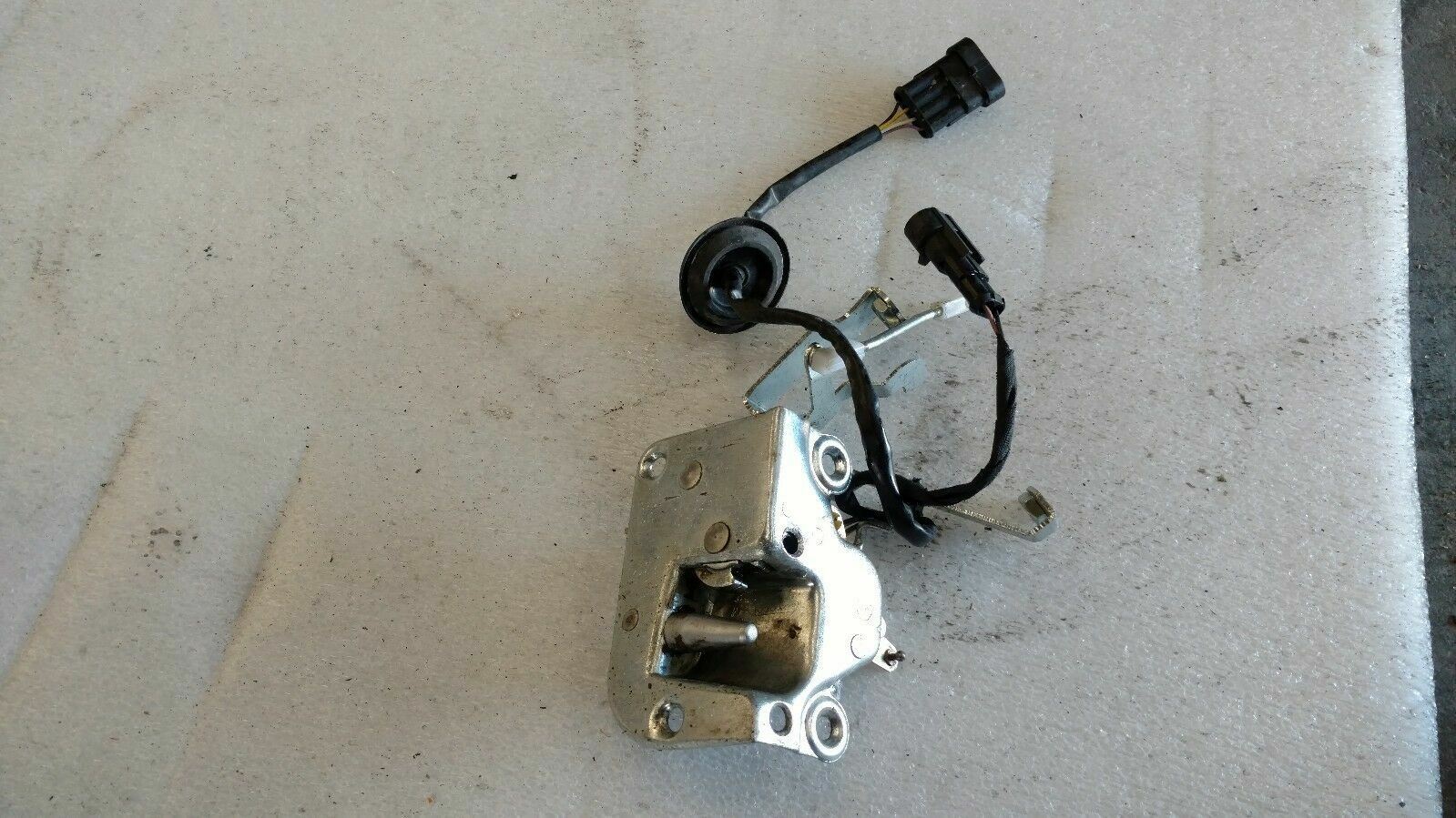 LAMBORGHINI MURCIELAGO ROADSTER RIGHT PASSENGER SIDE DOOR LOCK OEM 417837012