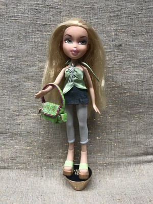 bratz doll blonde hair green eyes