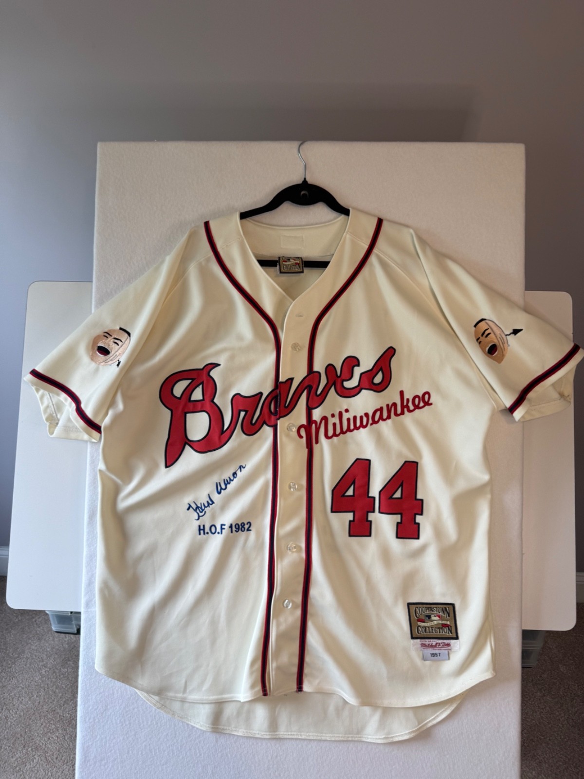 Hank Aaron Milwaukee, Braves Hall of Fame jersey