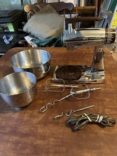 Vintage Sunbeam Mixmaster Stand Mixer - 12 Speed, 2 Bowls, 2 Beaters, Runs Great