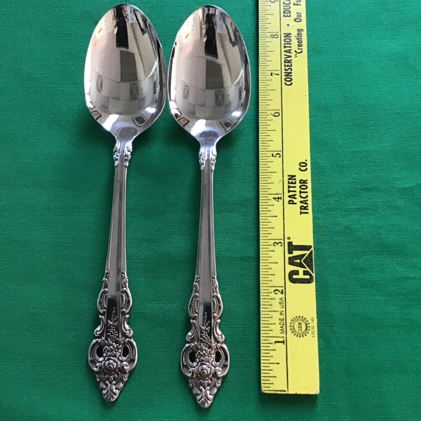 Oneida Community Cherbourg Full place Service for 4 +Hostess Serving set 24 pcs