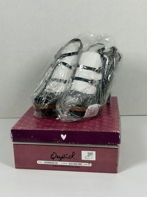 Qupid Ravish black and Silver Wood Finish platform pump size 7
