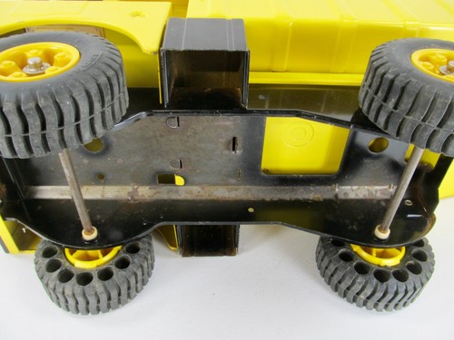 Vintage Early 1965 Tonka Toys - Mighty Tonka Dump Truck / Solid Rubber Tires - Picture 18 of 18
