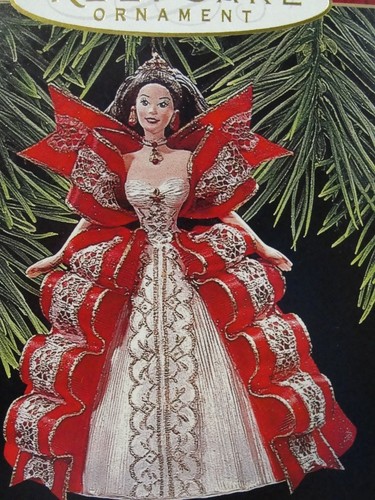 1997, #5, Holiday Barbie, serie de coleccionistas adornos distintivos - Imagen 2 de 3