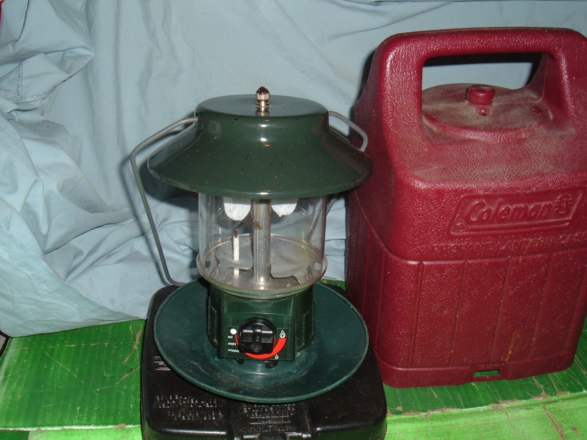 Coleman Lantern ツーマントル　ケース付き COLEMAN 2-Mantle Propane Lantern & Carry Case Model 5152C700