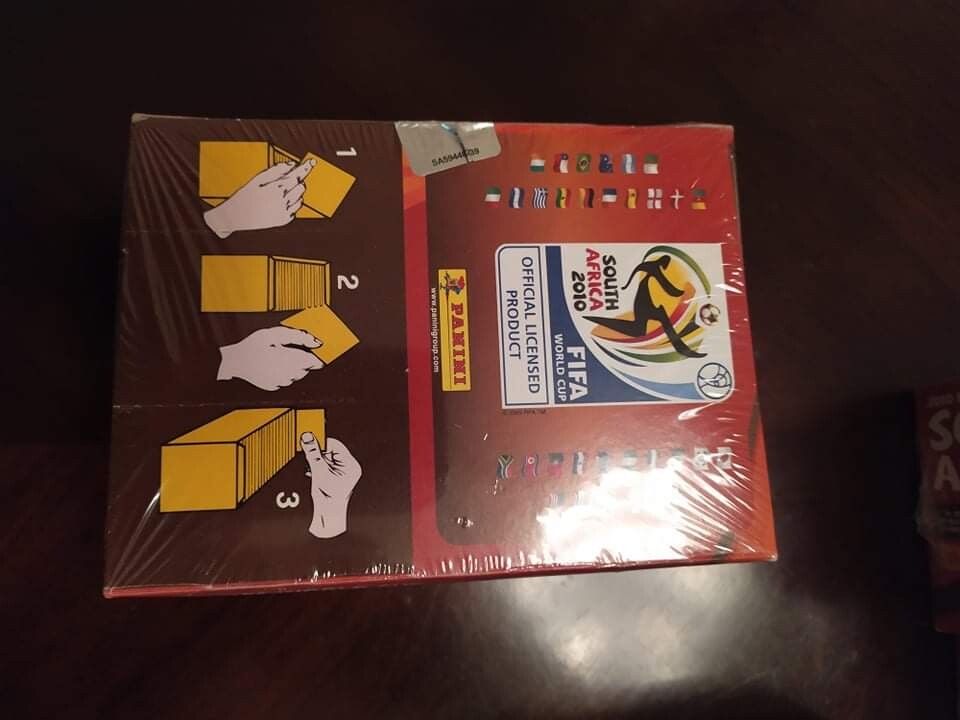 FIFA Panini Box 2010 World Cup RONALDINHO MESSI CR 7 RONALDO SUAREZ ROOKIE
