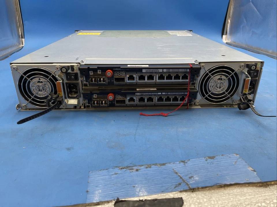 Sistema de armazenamento NetApp NAF-0602 2X controladores 2x PSU - sem HDD - Imagem 4 de 4