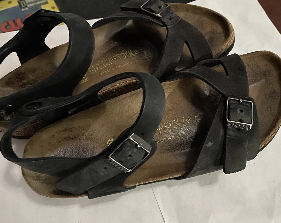 Sandálias Birkenstock Rio Milano preta com alça tamanho 8 EUA EU39 base para caminhada * - Imagem 4 de 4