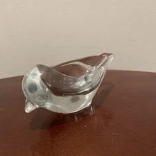 BEAUTIFUL HEAVY CLEAR GLASS BIRD CIGAR ASHTRAY 6”X 3”