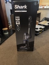 Shark NV602UK Lift-Away Upright Vacuum Cleaner - Black/Blue