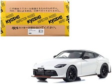Nissan Fairlady Z NISMO RHD White with Black Top 1/18 Model Car by Kyosho