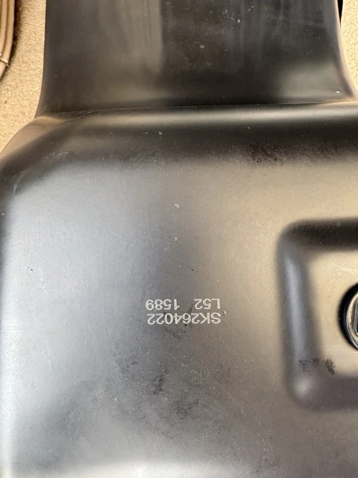 Pan de aceite del motor Dorman 264-022 para modelos seleccionados de Ford Lincoln Mercury 79-93 Foto 2 de 3