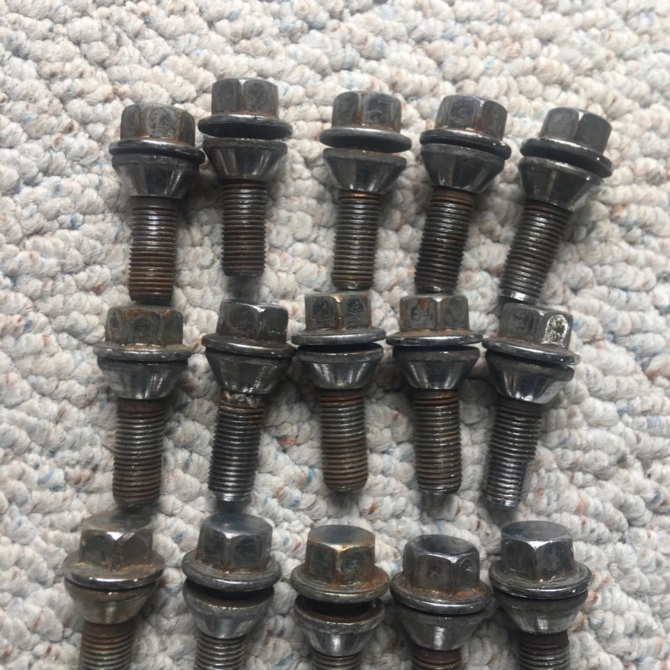 Juego de 20 pernos de tuerca Volvo xc70 M14x 1,5 ángulo de asiento 60 grados hexagonal 19 mm Foto 4 de 4