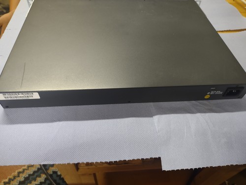 HP J9773A 2530-24G-PoE+ Switch - Bild 5 von 6