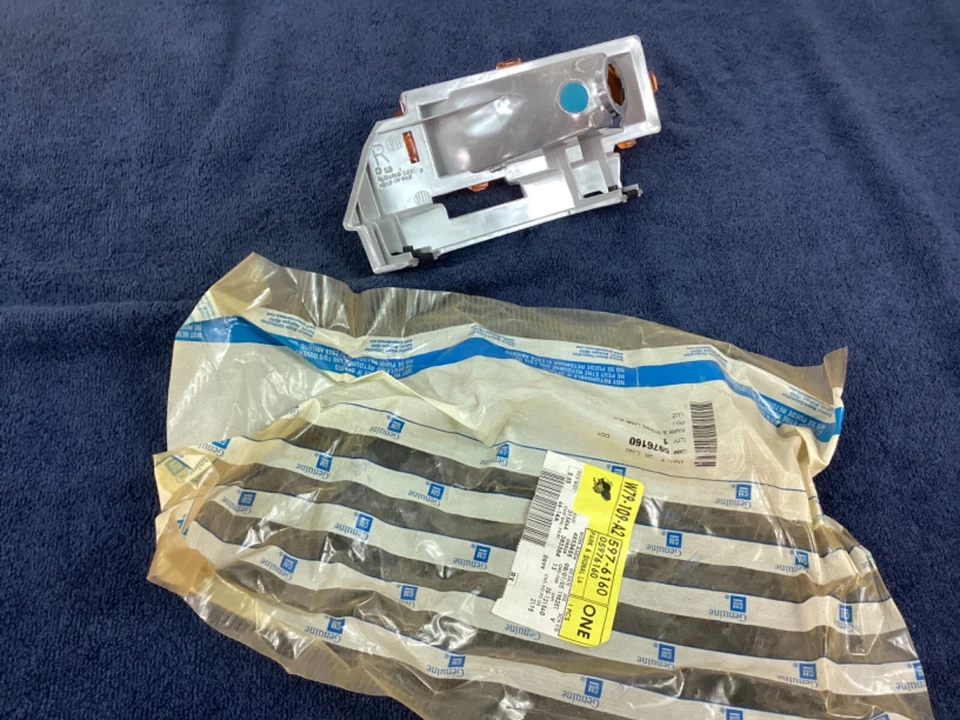 NOS GM GUIDE 1992-1995 Oldsmobile 88 Right Parking Light Lamp Turn Signal Lens - Image 4 of 4