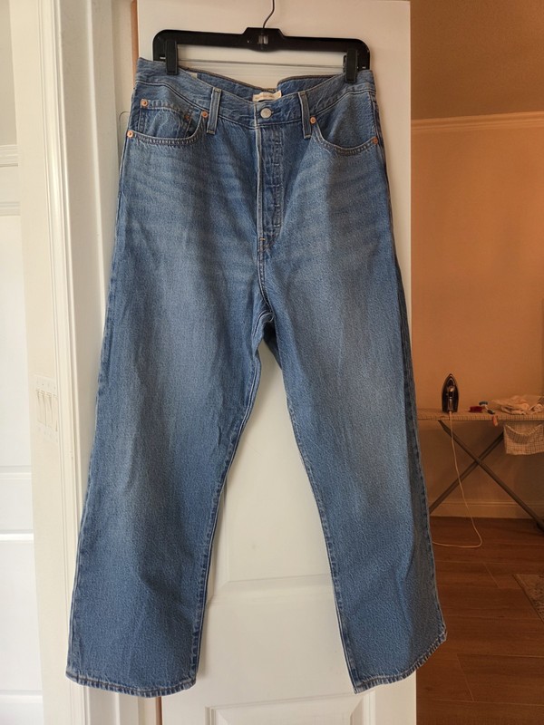 Women's Levi's Button Fly Ribcage Straight Ankle Size 31