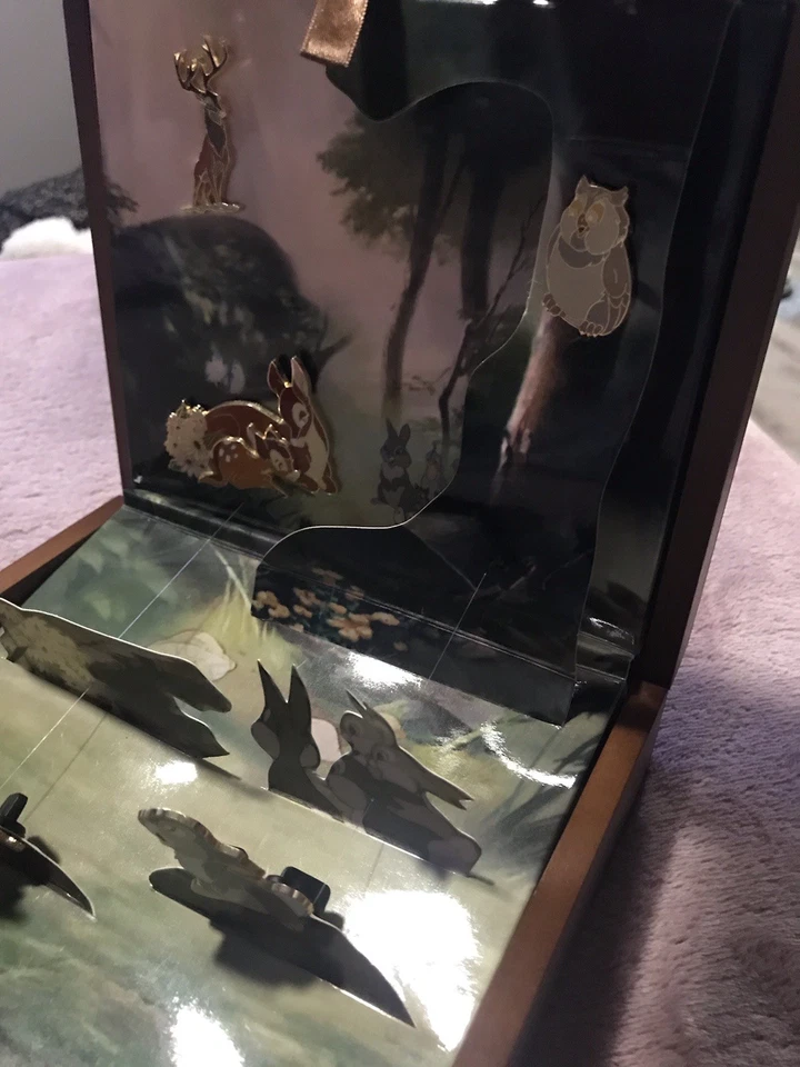 Disney Happiest Celebration Bambi Thumper Flor Ciervo En Caja Diorama Pin Set RARO Foto 3 de 4