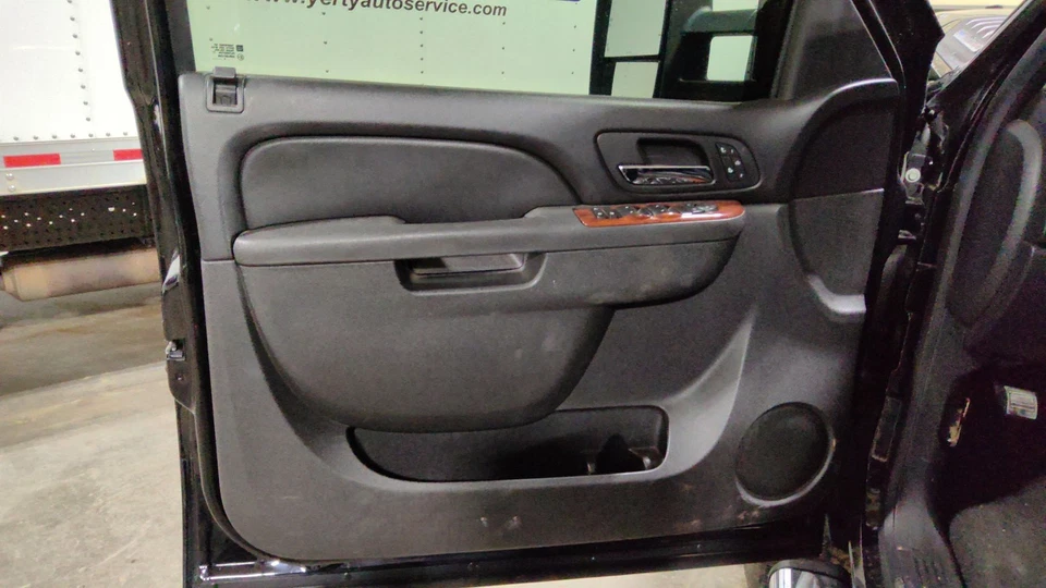 Panel de moldura de puerta interior del conductor delantero izquierdo Silverado Sierra 10-14 OEM (ébano) Foto 2 de 4