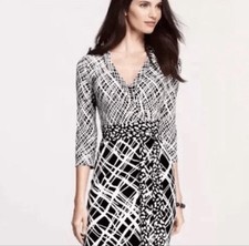 Ann Taylor Women Size 4 Black White Geo Mixed Print 3/4 Sleeve V-Neck Wrap Dress