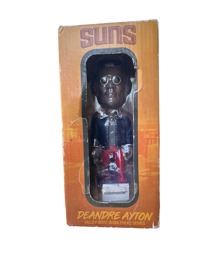 Phoenix Suns Valley Boyz Bobblehead Night: Deandre Ayton 2019-2020 Foto 3 de 4
