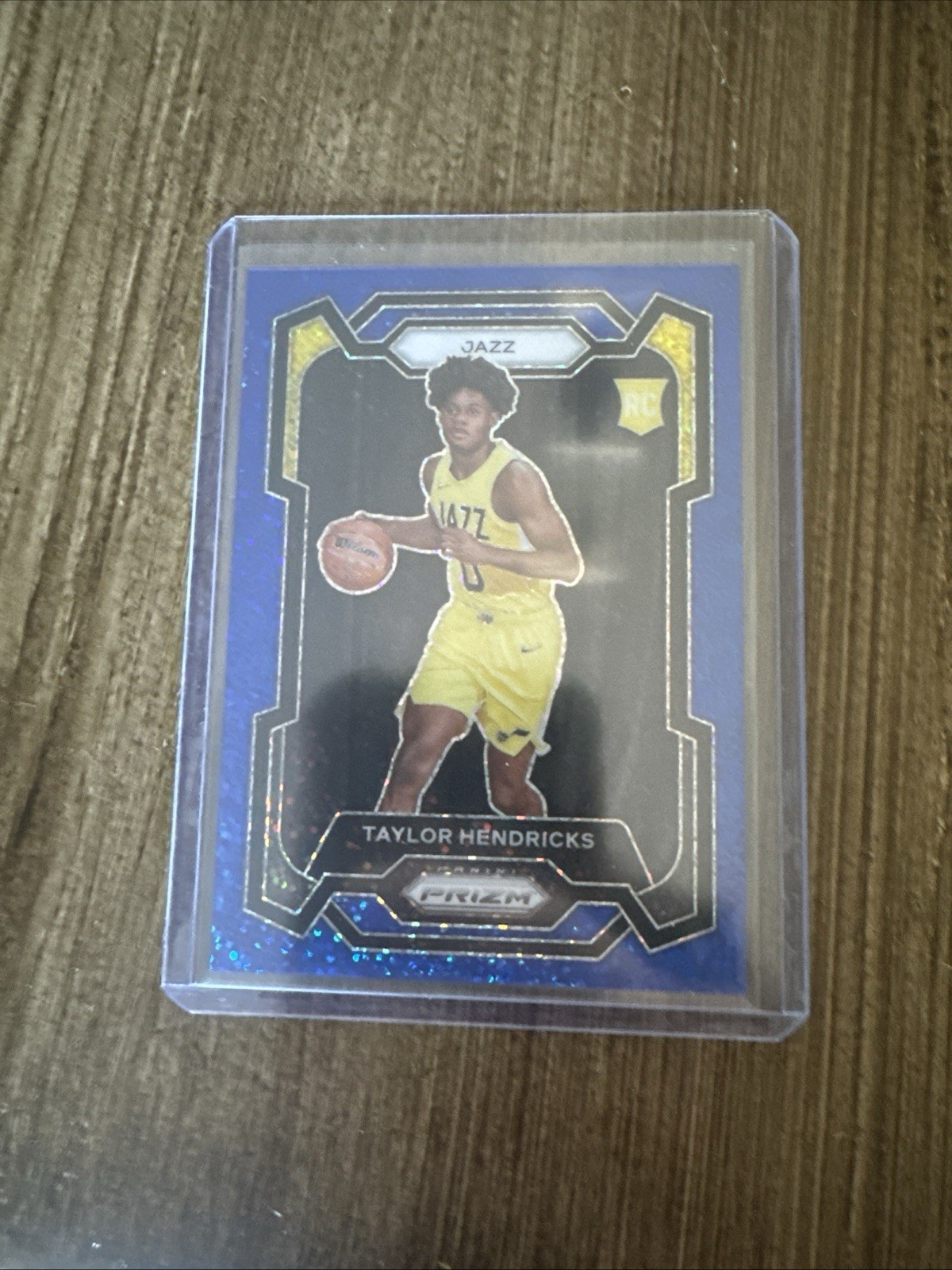 2023-24 Panini Prizm - Taylor Hendricks #161 Blue Sparkle Prizm /144 (RC)