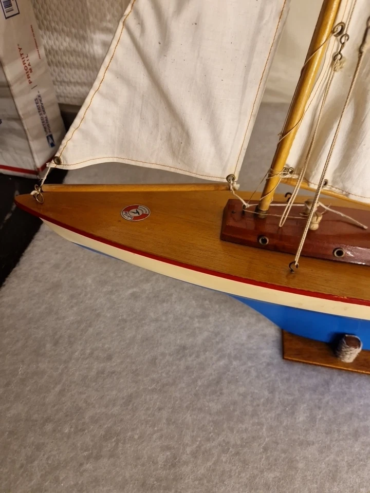 Günther Seifert, ModellSegelboot  aus den 80er Jahren , Mahagoni YACHT  - Bild 2 von 4