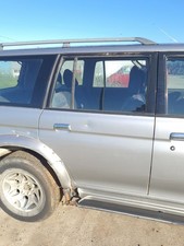 Porte arrière et accessoires Mitsubishi MONTERO