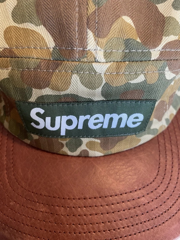 GORRA CAMPAMENTO CUERO CAMUFLAJE PATO SUPREMO floral camellos ikat espiga S/S 2012 Foto 2 de 3