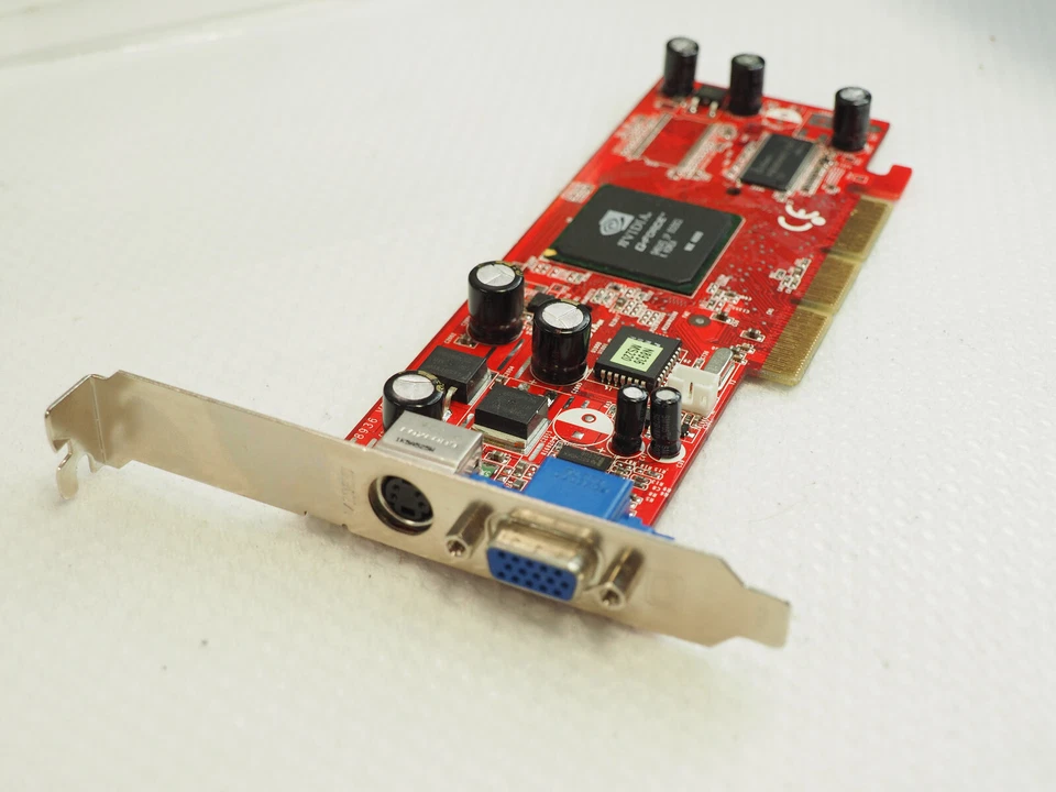 Tarjeta de gráficos MSI NVIDIA GeForce MX4000-T64 64 MB AGP Foto 3 de 4