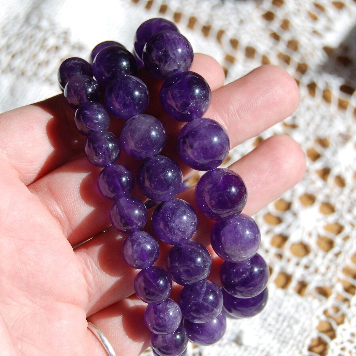 STONE BEAD BRACELET 6 MM W/CHARMS - GRAPE STONE BEAD BRACELET 6 MM W/CHARMS - GRAPE