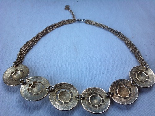 Necklace statement piece with honey bee, chains, and gold tone disc adjustable - 第 7/10 張圖片