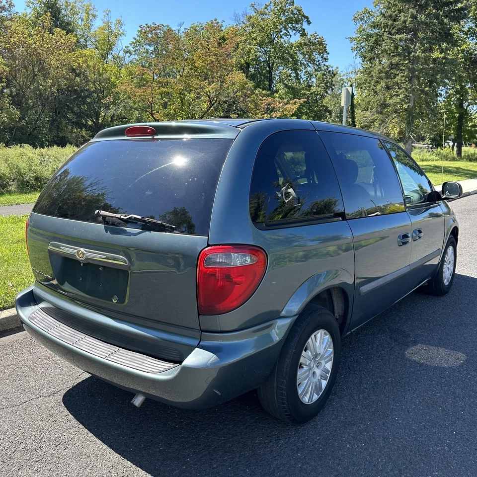 Chrysler Town & Country 2006 poco millaje 66 k único dueño Carfax Pacifica limpio Foto 3 de 4