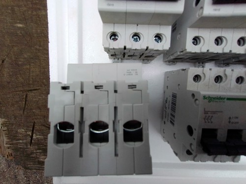 (1 PIECE) GENUINE ORIGINAL SCHNEIDER 15015 63A 415V 3 POLE SWITCH ISOLATOR - Picture 4 of 6